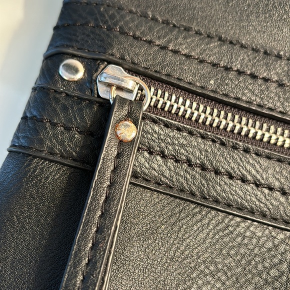 Franco Sarto zip front purse. Wear on the back bottom corners see photos - Picture 3 of 8